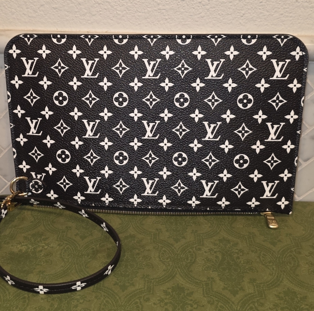 Louis Vuitton Neverfull Black & White Monogram Pouch - Picture 2 of 16